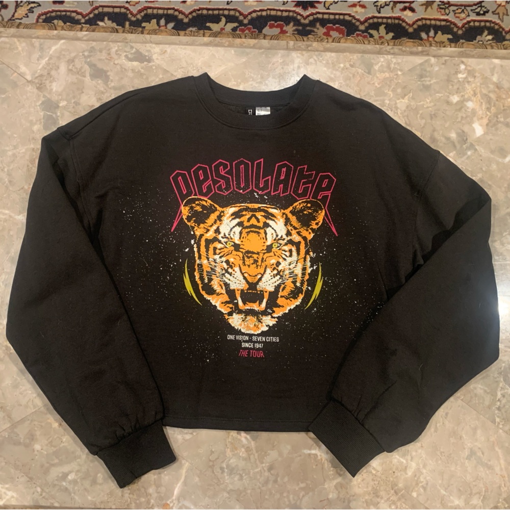 NWOT! DIVIDED H&M Sweatshirt Tiger S